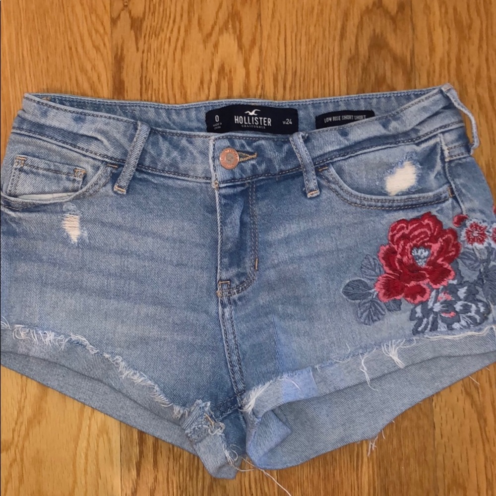 Jean shorts with roses